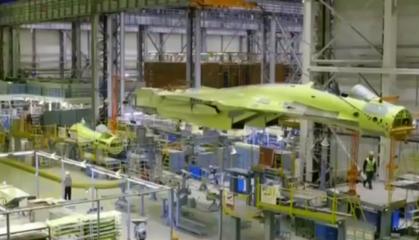 РФ показала виробництво Су-35С та Су-57, на "рейки воєнного часу" не дуже схоже