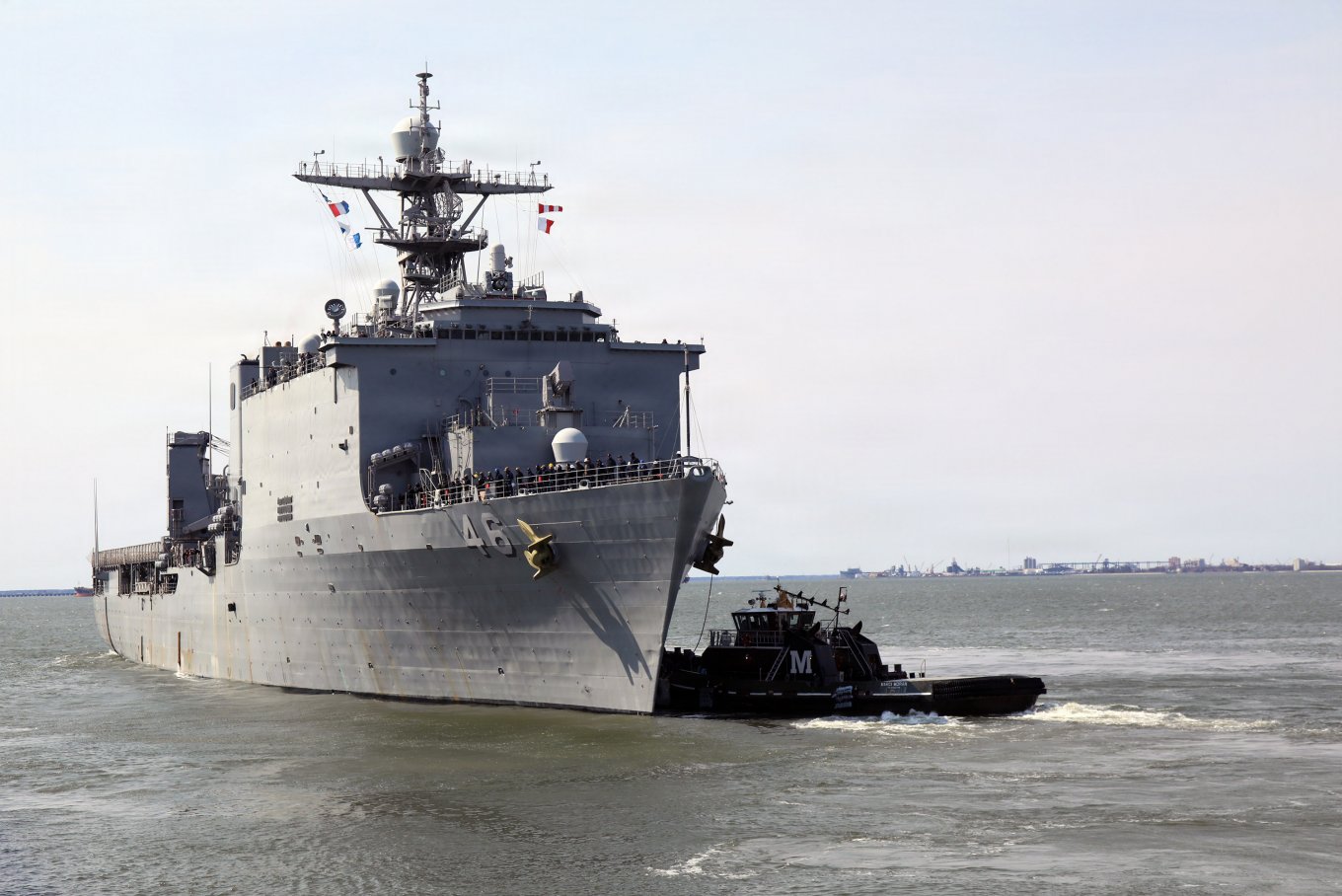 Десантний корабель USS Tortuga (LSD 46) вперше за 12 років виходить в море під час ходових випробувань. Фото - DoW