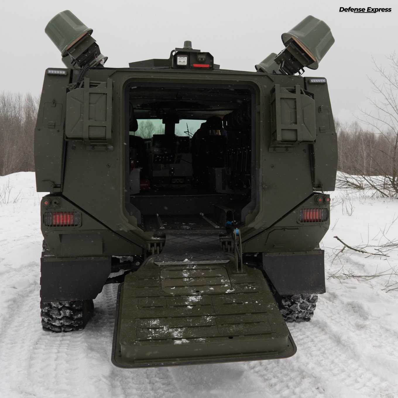 Бронеавтомобіль MAC OWL (вид ззаду)