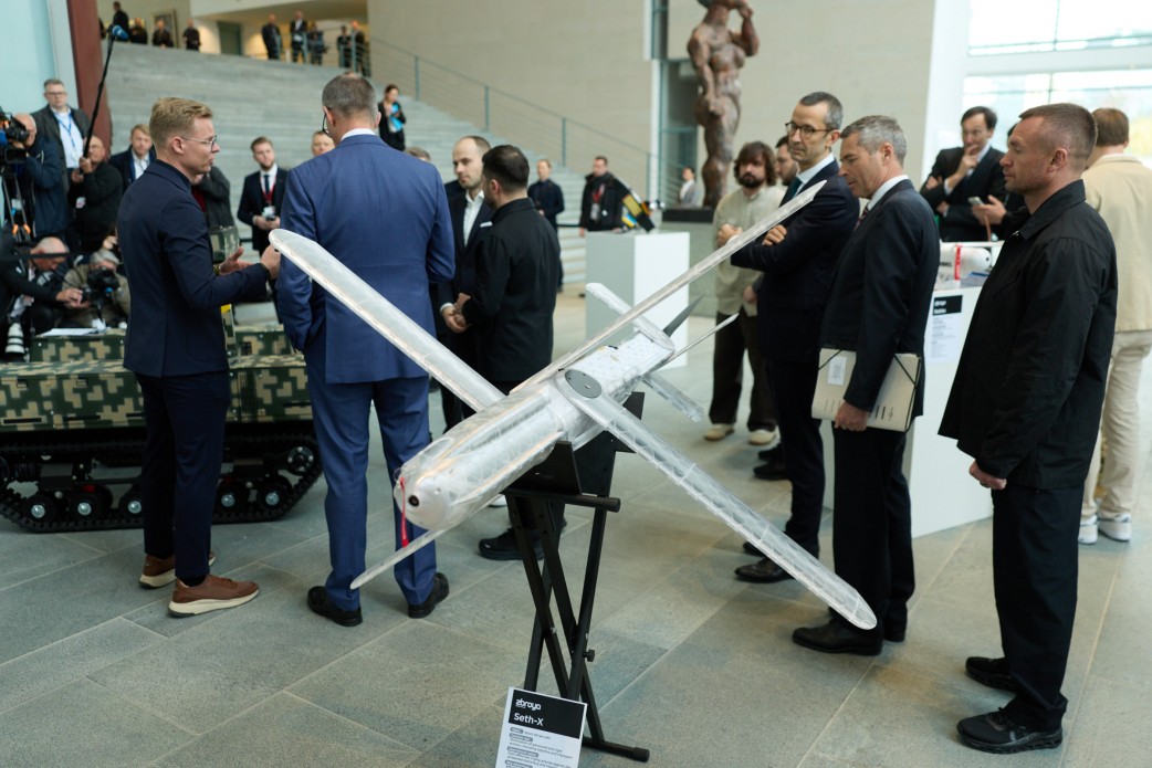 Американсько-німецько-українська Auterion Airlogix поставить ЗСУ тисячі далекобійних дронів Anubis зі ШІ, Берлін надав кошти