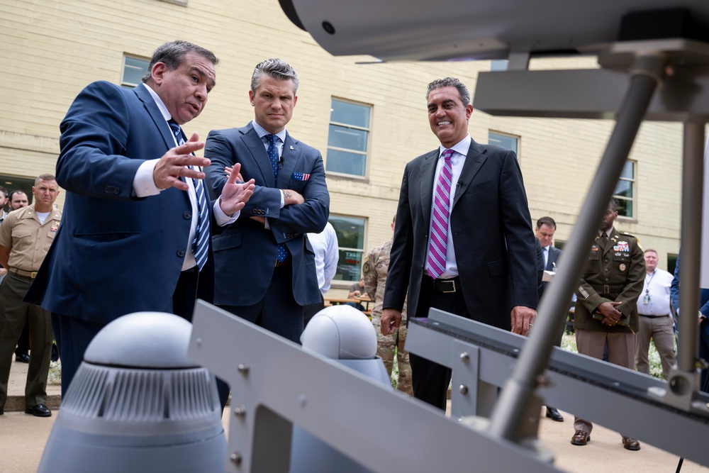 БПЛА LUCAS від SpektreWorks на виставці влітку цього року. Фото: US DoW