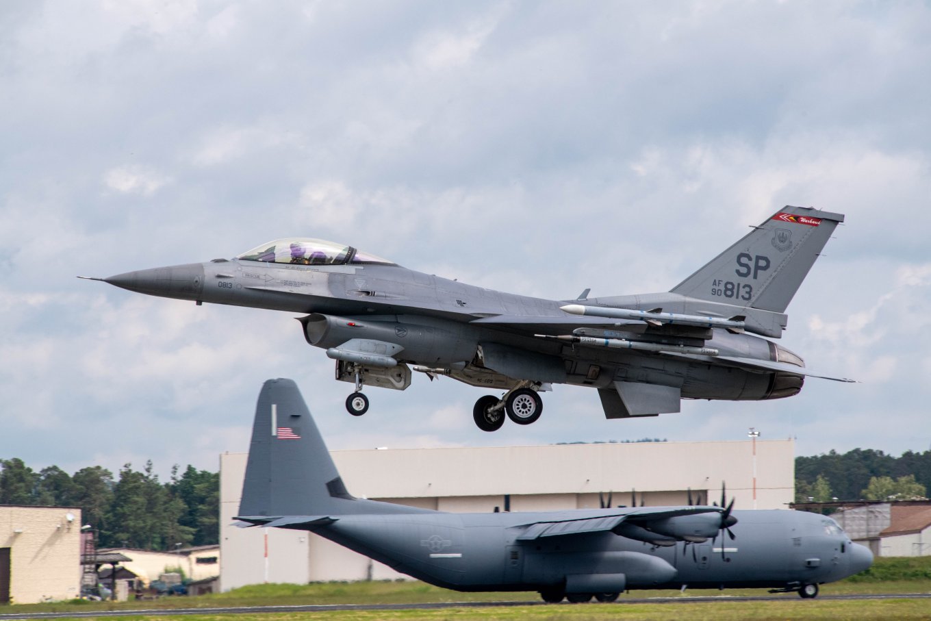 F-16 та C-130