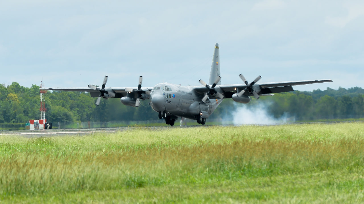Транспортний літак C-130 Hercules ПС Колумбії