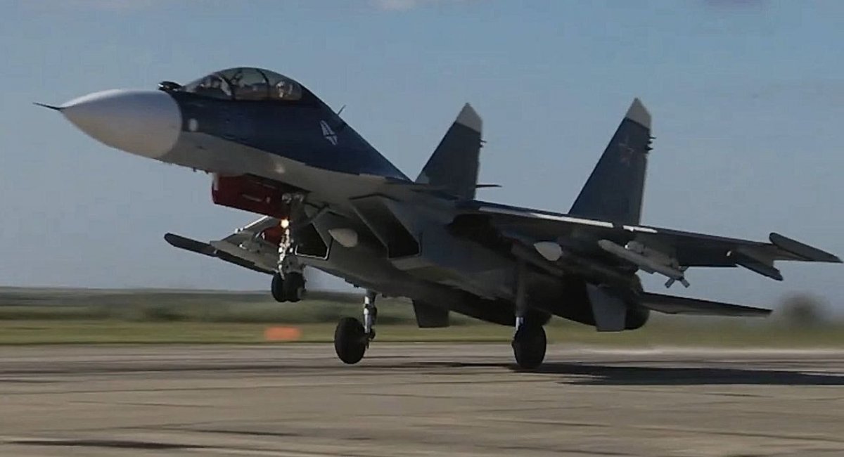 Рашистський Су-30СМ2 із ракетами Р-77-1 та Р-37М