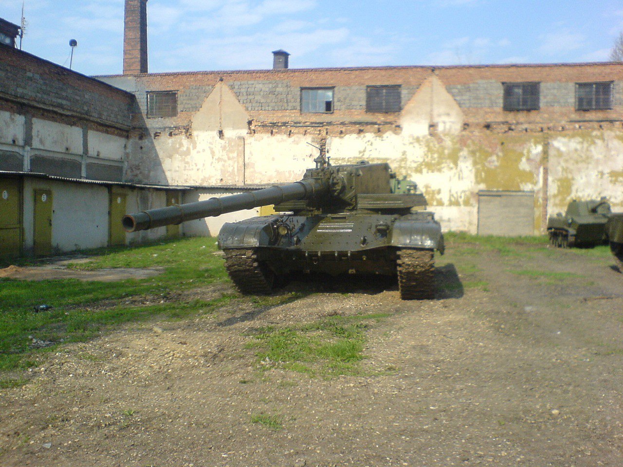 РФ каже про перетворення Т-14 "Армата" із 152-мм гарматою на "ЗРК малої дальності", невже цим будуть збивати діпстрайки