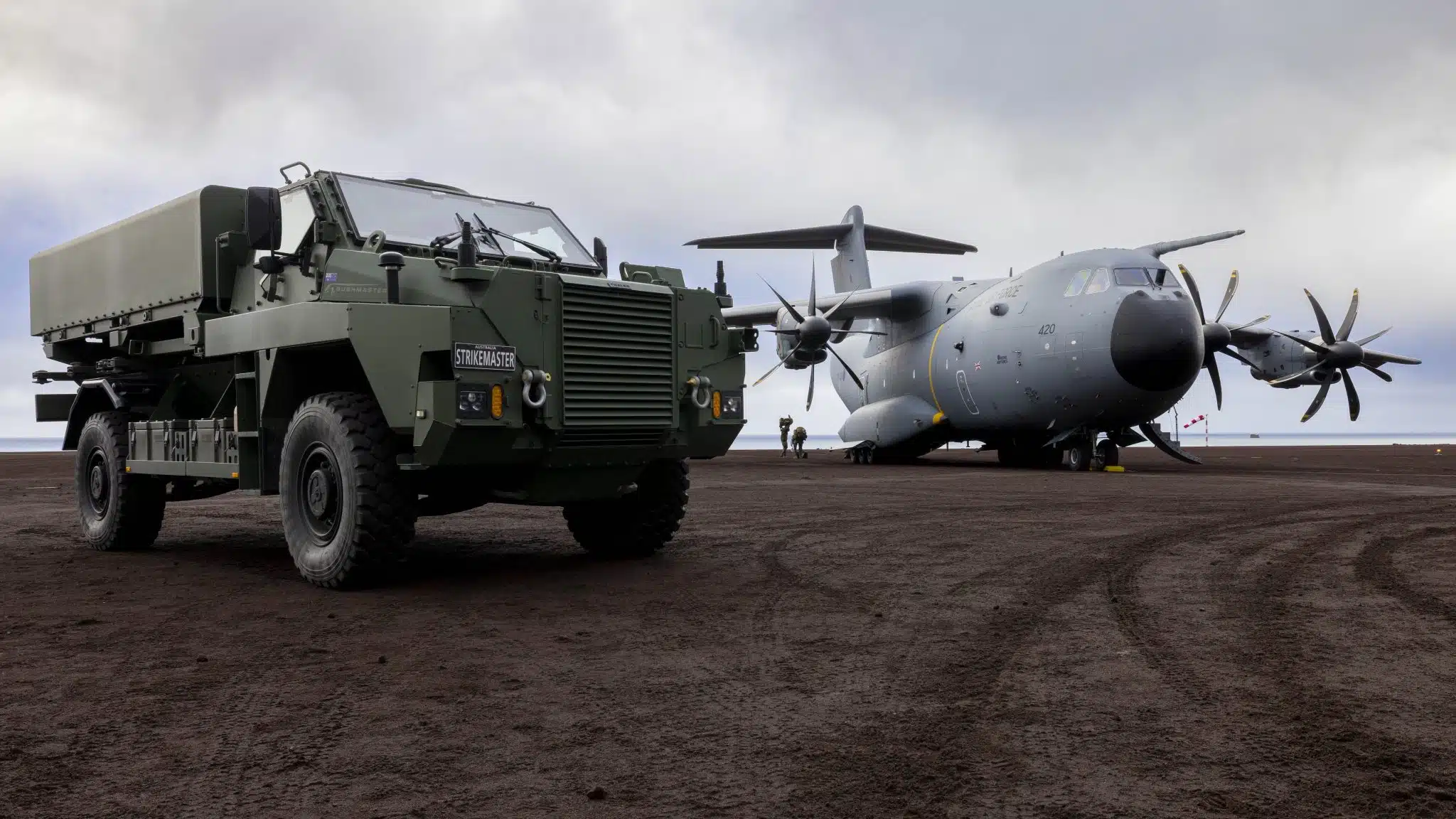 Konsberg взяла шасі Bushmaster та ракети NSM і вийшов StrikeMaster, який може 