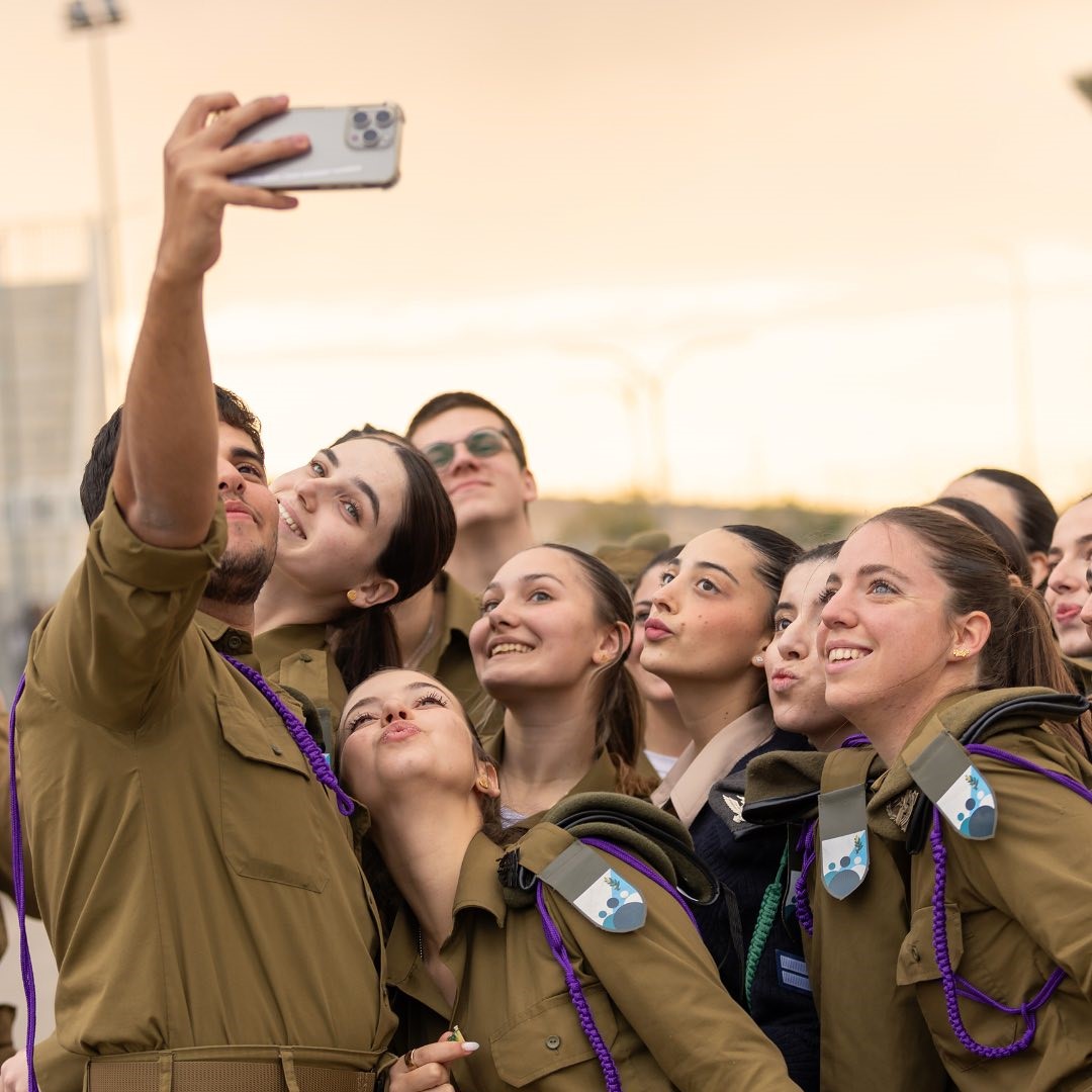 ЦАХАЛ зобов'язує старших офіцерів користуватися лише iPhone та забороняє смартфони на Android