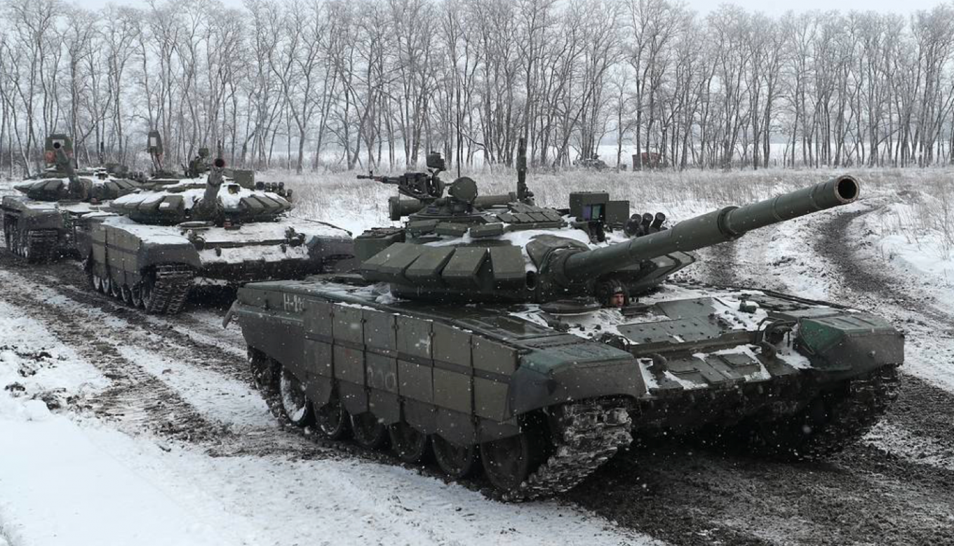 Російські танки Т-72Б3 та інша бронетехніка візьмуть участь у навчаннях Південного військового округу