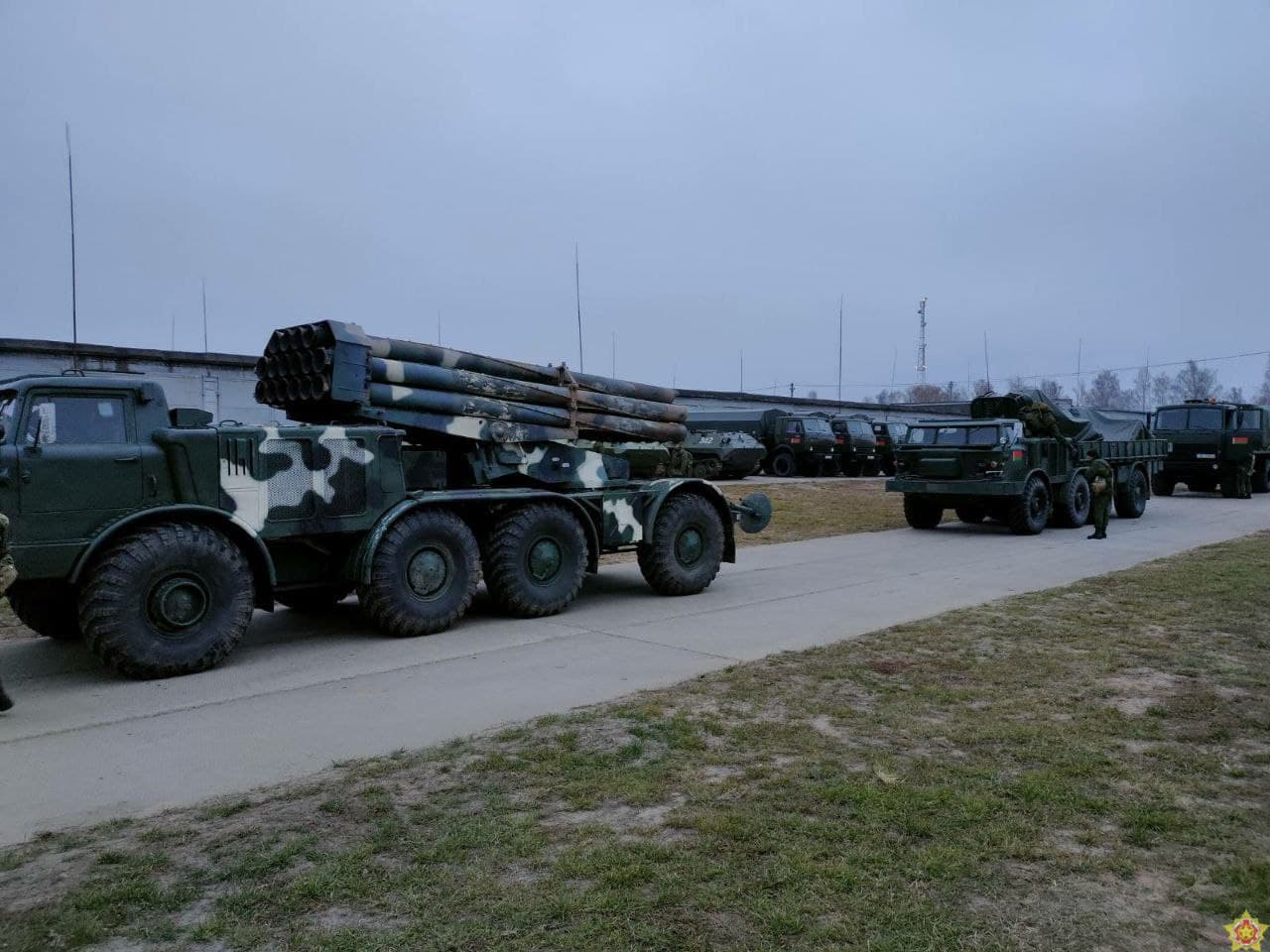 Розрахунки білоруської реактивної артилерії відпрацьовують раптове висування та розгортання в заданому кордоні, фото - прес-служба Міноборони РБ