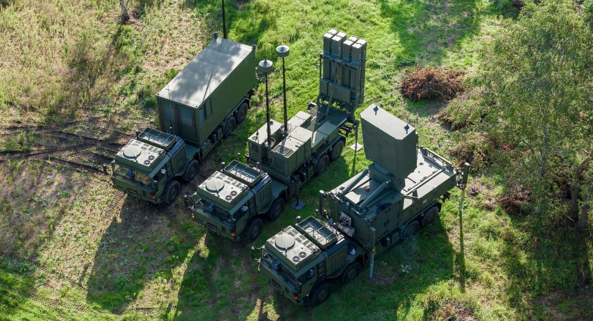 Компоненти ЗРК Iris-T SLM командний пункт, пускова установка та РЛС TRML-4D