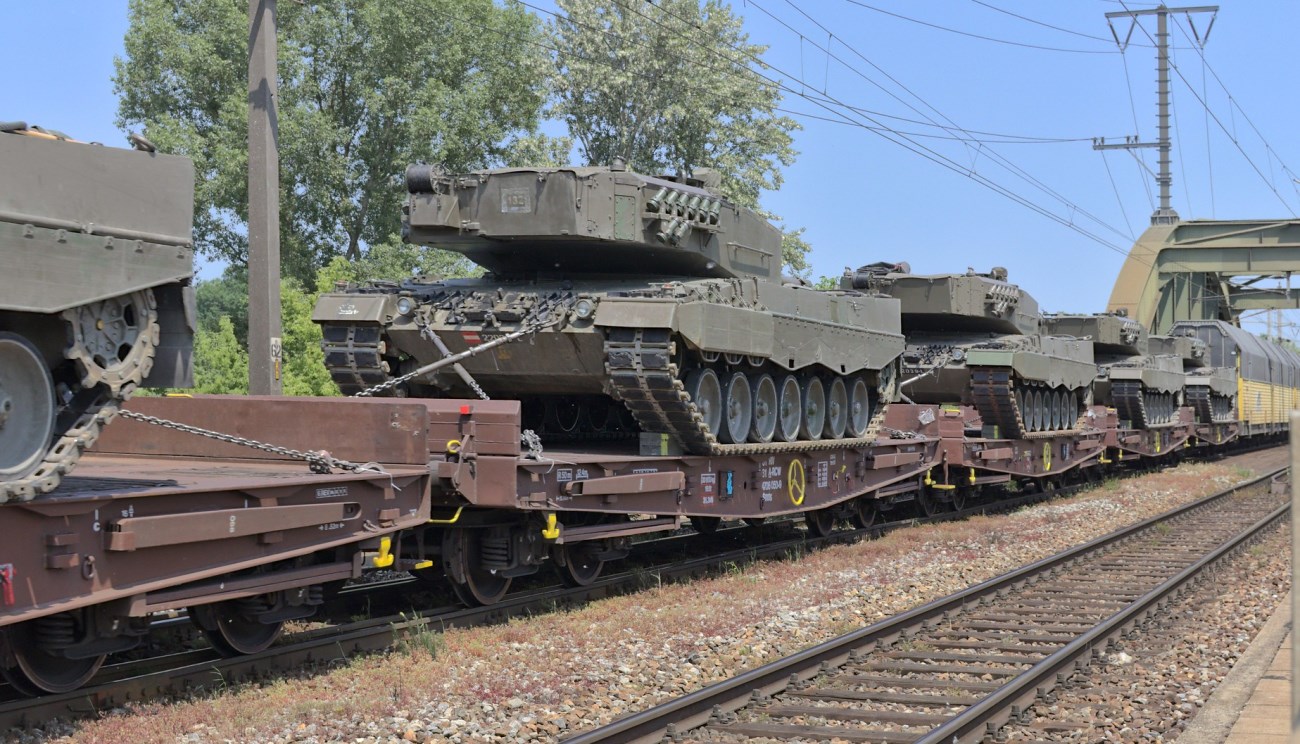 Транспортування танків Leopard 2A4 залізницею