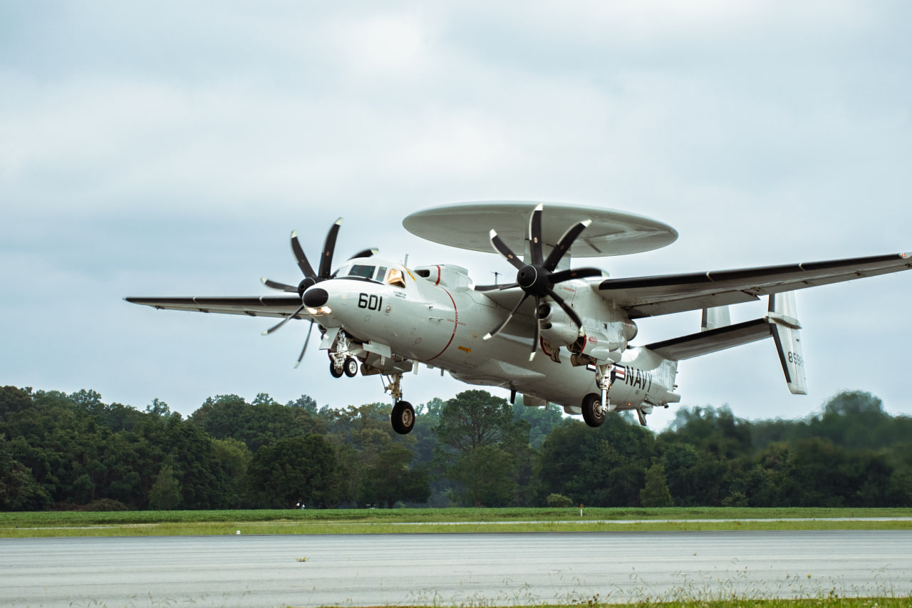Літак ДРЛВ E-2D