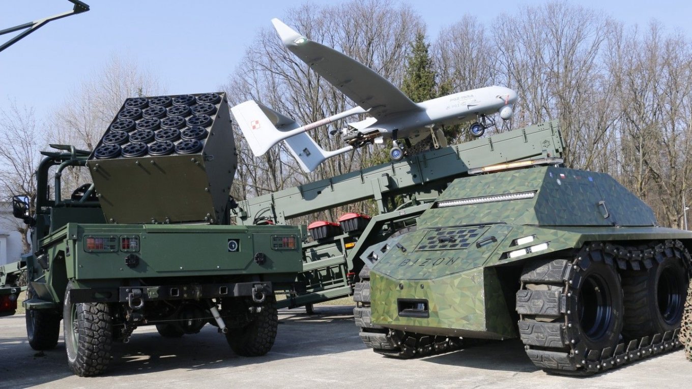 Безпілотна техніка презентована на урочистостях до створення OSA