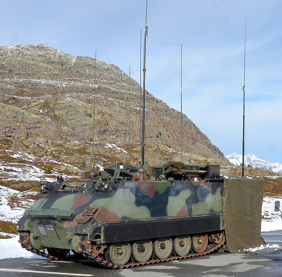 Швейцарська командна машина артилерії Kdo Pz Art 63/97 на базі M113