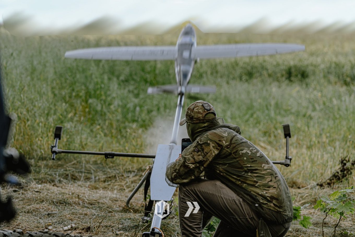 Janes пише, що ЗСУ за 3 місяці запустили понад 10 тисяч міддлстрайк Hornet, які деталі там привертають увагу