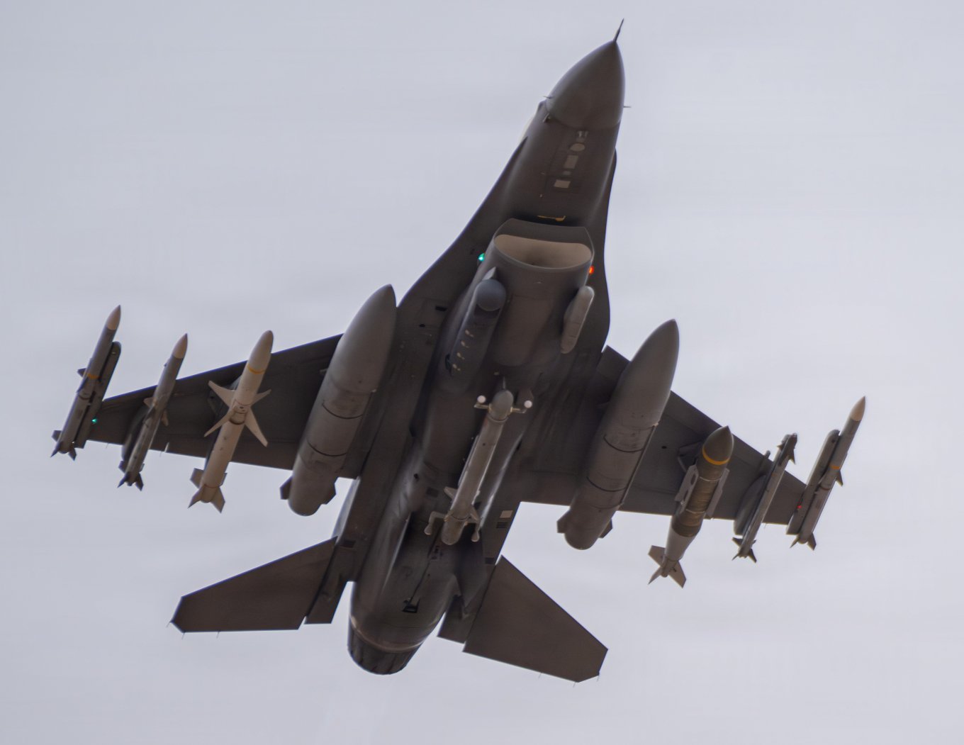 F-16 під час Epic Fury