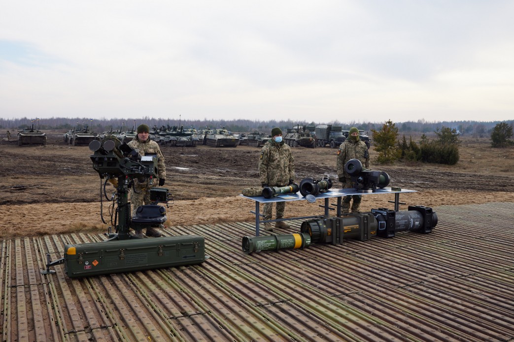 Експозиція озброєння, яке ЗСУ отримали від партнерів по НАТО. Зліва - турель ПЗРК FIM-92 Stinger DMS, отриманого від Литви, фото - Офіс Президента України