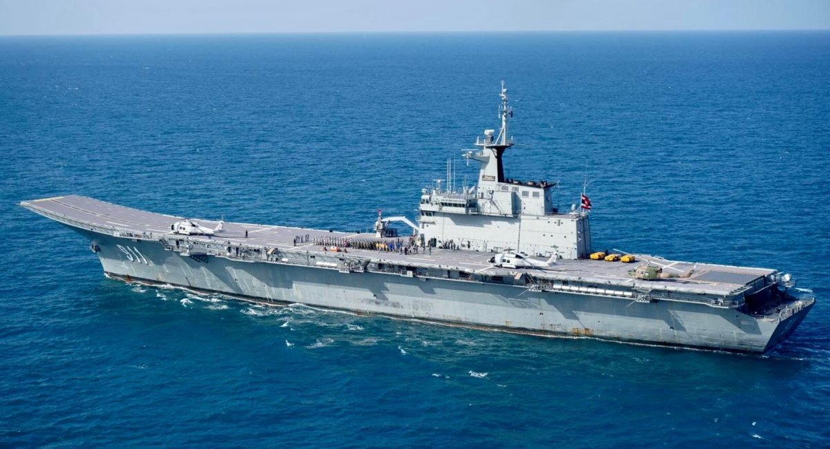 Авіаносець ВМС Таїланду HTMS Chakri Naruebet