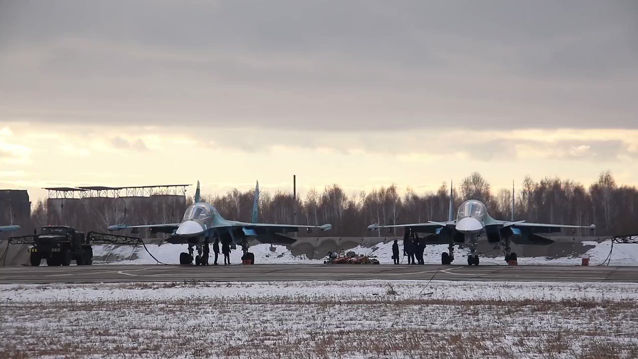 Російські Су-34 на стоянці, ілюстративне фото з відкритих джерел