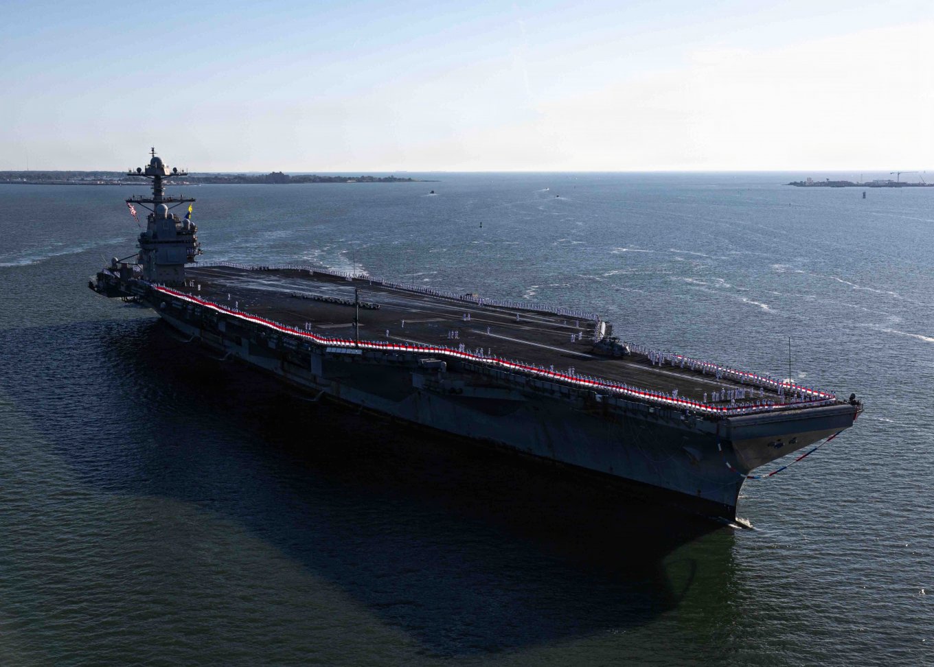 Атомний авіаносець USS Gerald R. Ford (CVN-78) прибуває у порт Норфолк після 326 днів розгортання. Фото - ВМС США