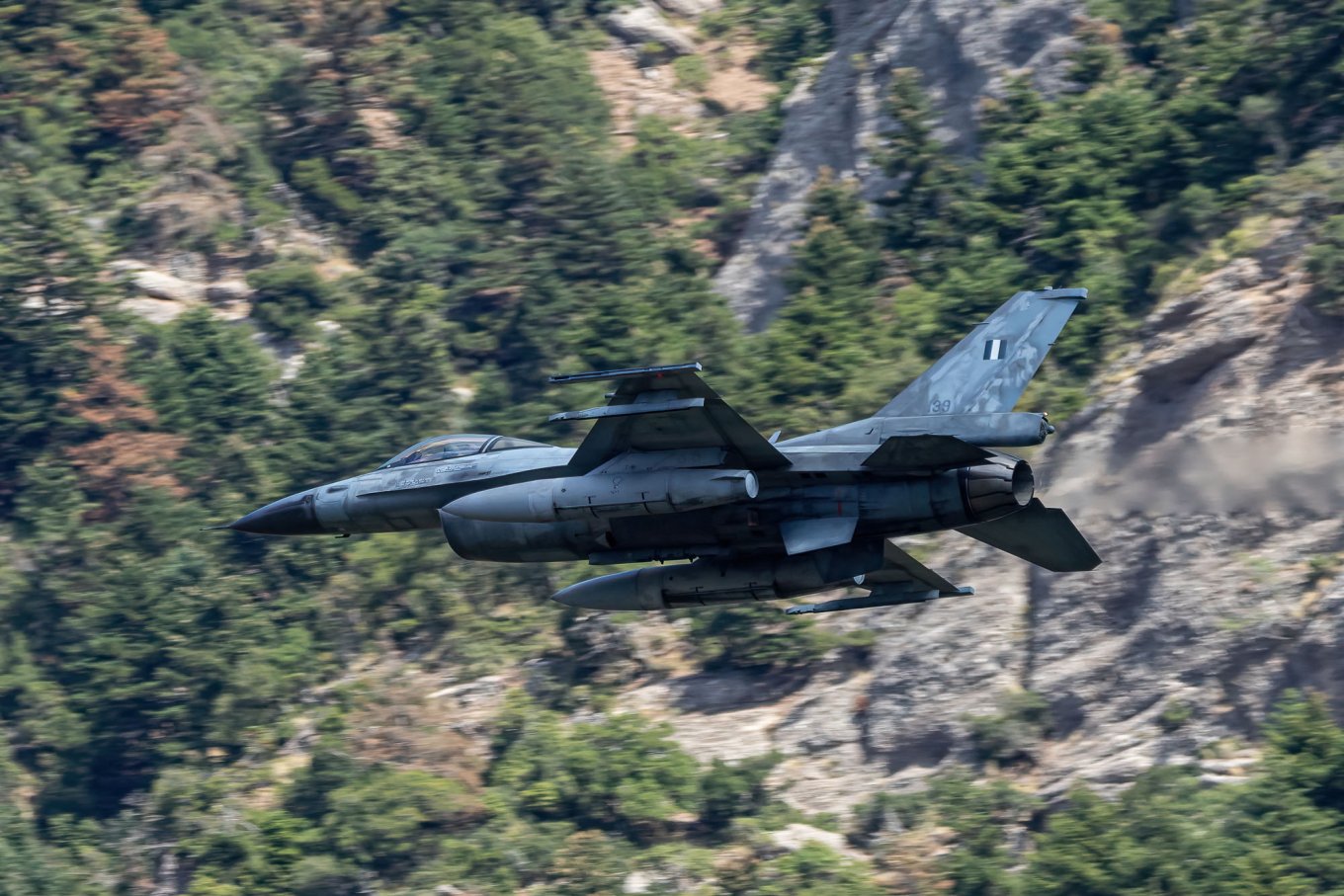 F-16 ПС Греції (фото: NATO Air Command)