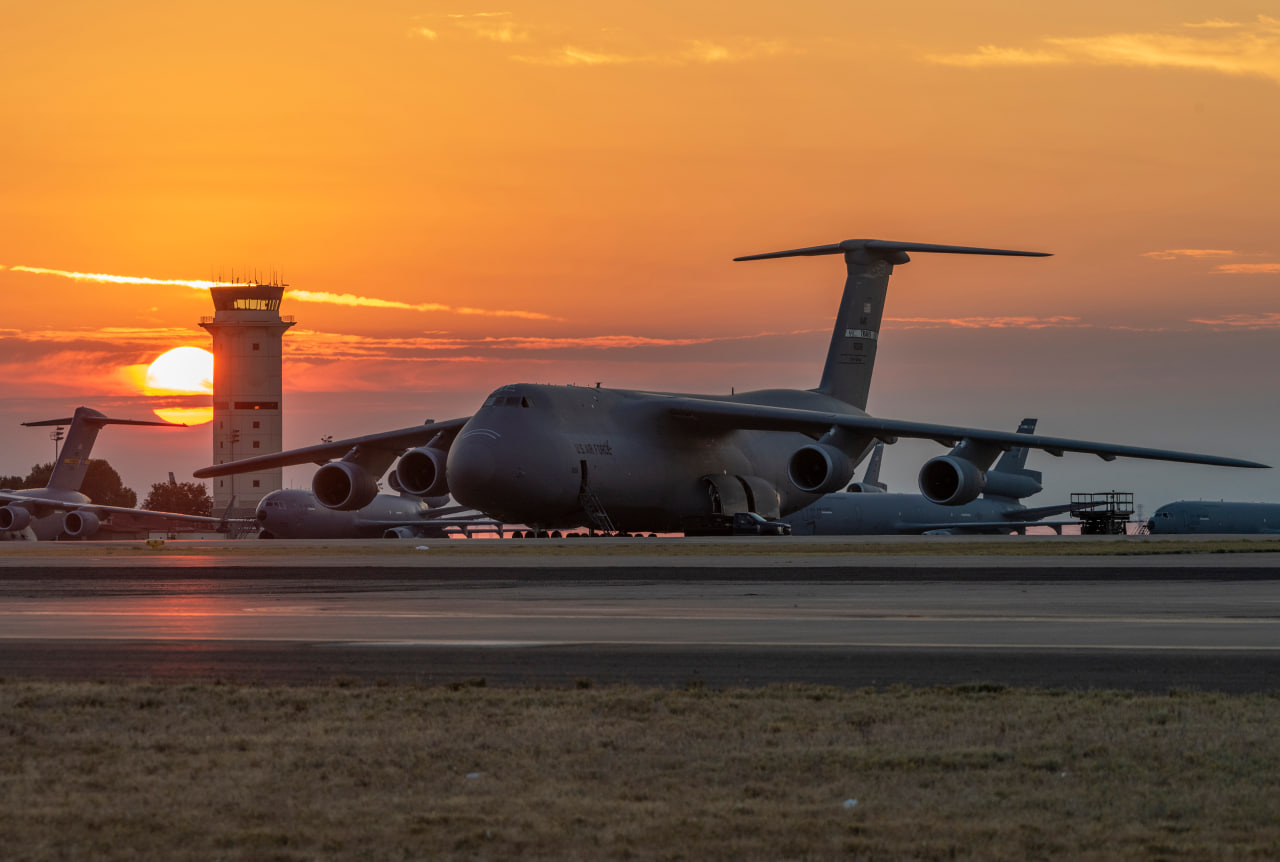 Стратегічний транспортник C-5M Galaxy