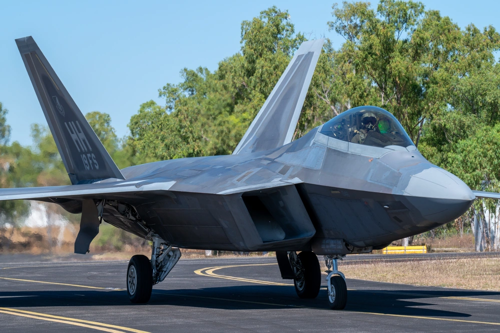 Винищувач F-22