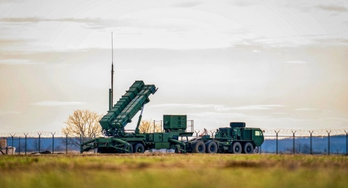 Румунський ЗРК Patriot із ракетами PAC-3 MSE (дві штуки) та PAC-2 GEM-T (одна штука). Фото - Міноборони Румунії