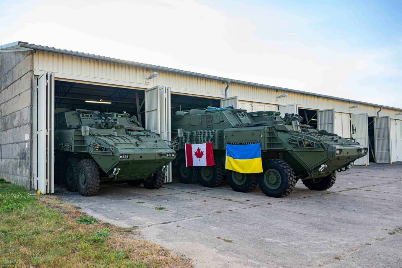 БТР LAV 6.0 ACSV перед відправленням до України