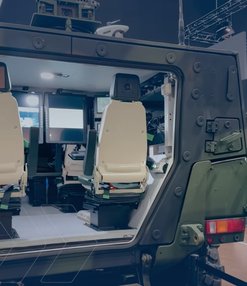 Робочі місця операторів БПЛА у BOXER UxV CS