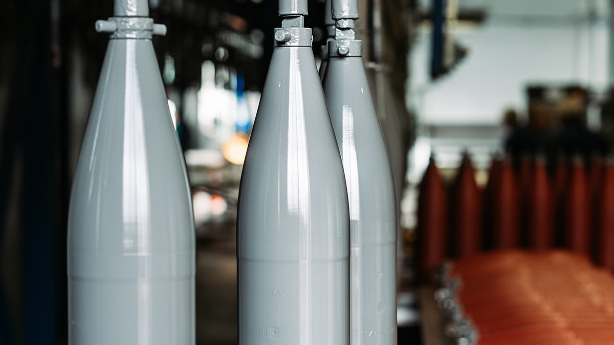 Наповнення 155-мм боєприпасів вибуховою речовиною