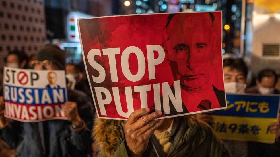 Necesitamos una ofensiva diplomática de todo el mundo y presión externa de sanciones a la sociedad rusa.