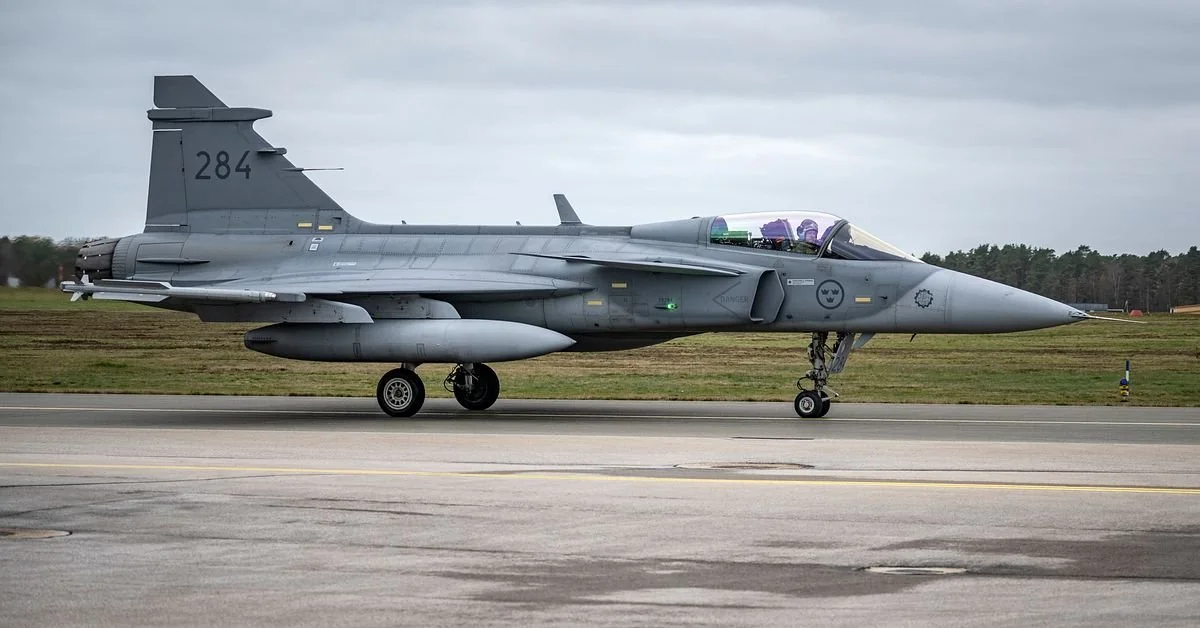 Якщо Gripen тепер попередньо дорожче за F-16 та дешевше за F-35, то як доведеться платити за 16 чи 24 літаки