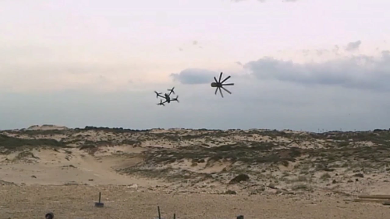 КАЗ Iron Fist за мить до перехоплення дрона-камікадзе. Кадр з відео