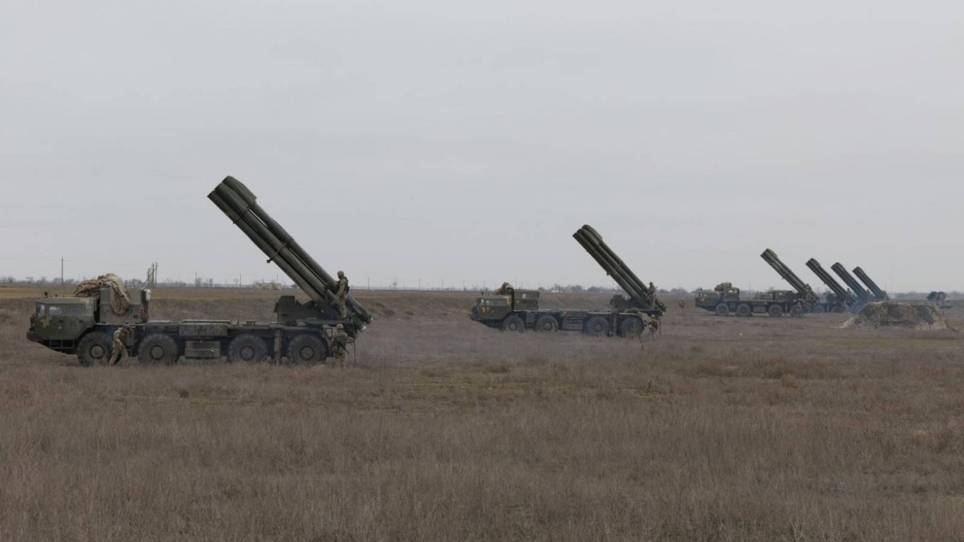 На межі з тимчасово окупованою територією Кримського півострову проведено комплексне навчання ЗСУ, Defense Express