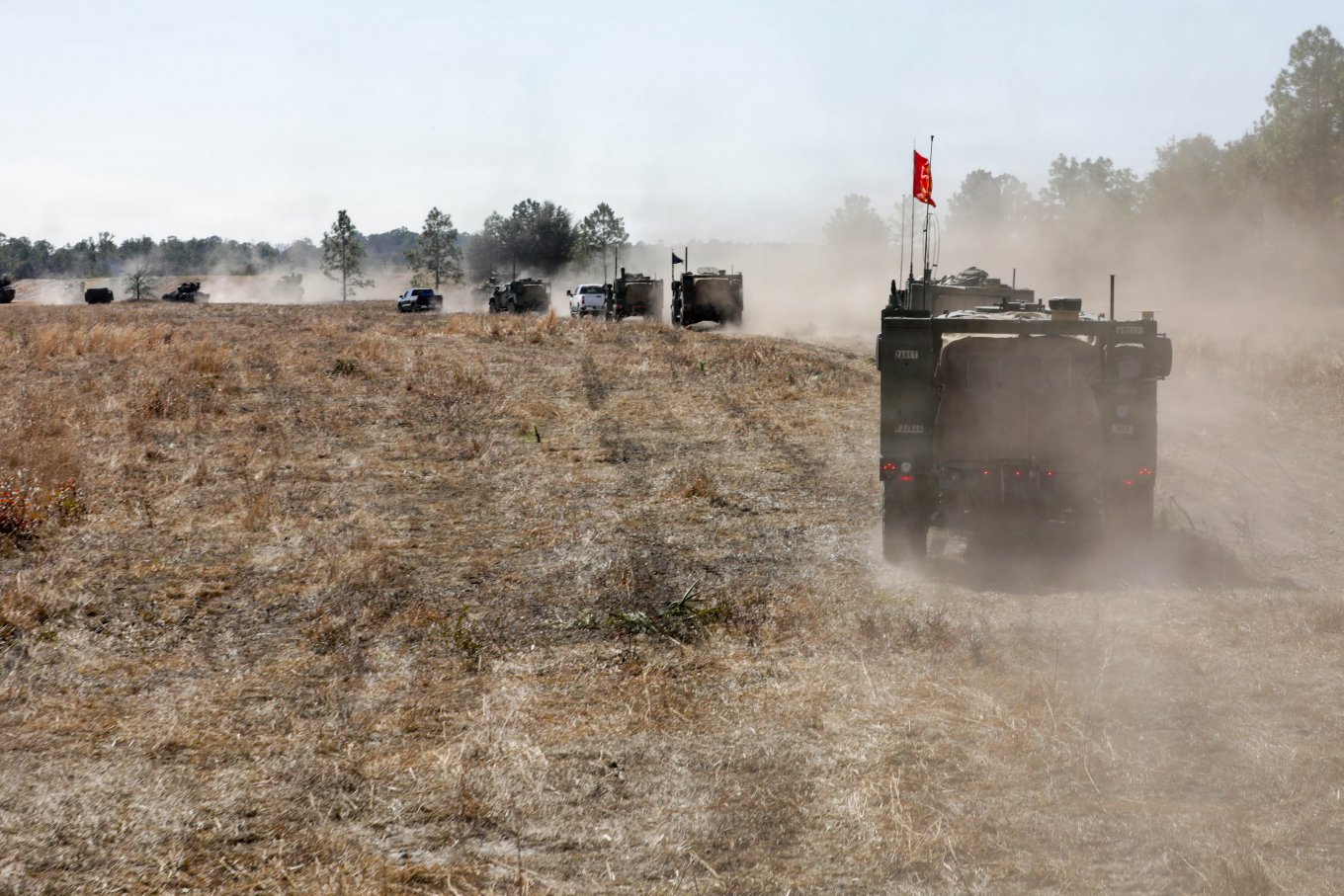 Рух пікапів та MRAP у колонні під час навчань Spartan Focus 2026. Фото - DoW