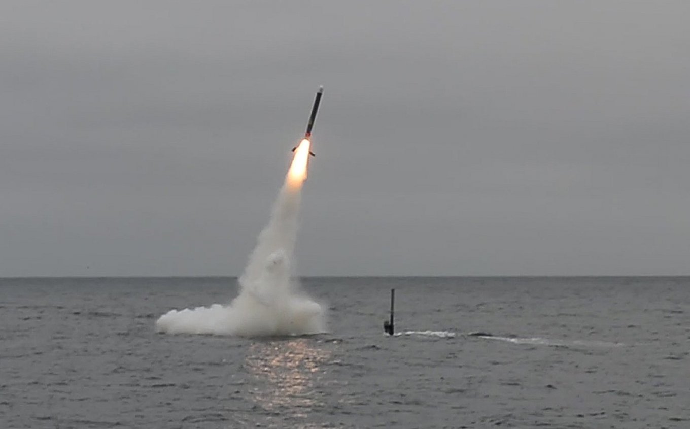 Пуск крилатої ракети Tomahawk у версії TLAM з підводного човна ВМС США у Тихому океані, ілюстративне фото з відкритих джерел