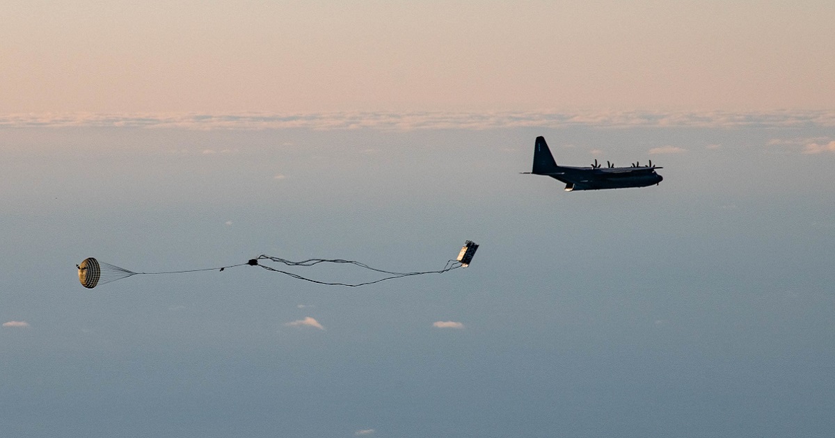 Відстріл крилатих ракет AGM-158 із транспортного літака C-130 під час випробувань за проектом Rapid Dragon