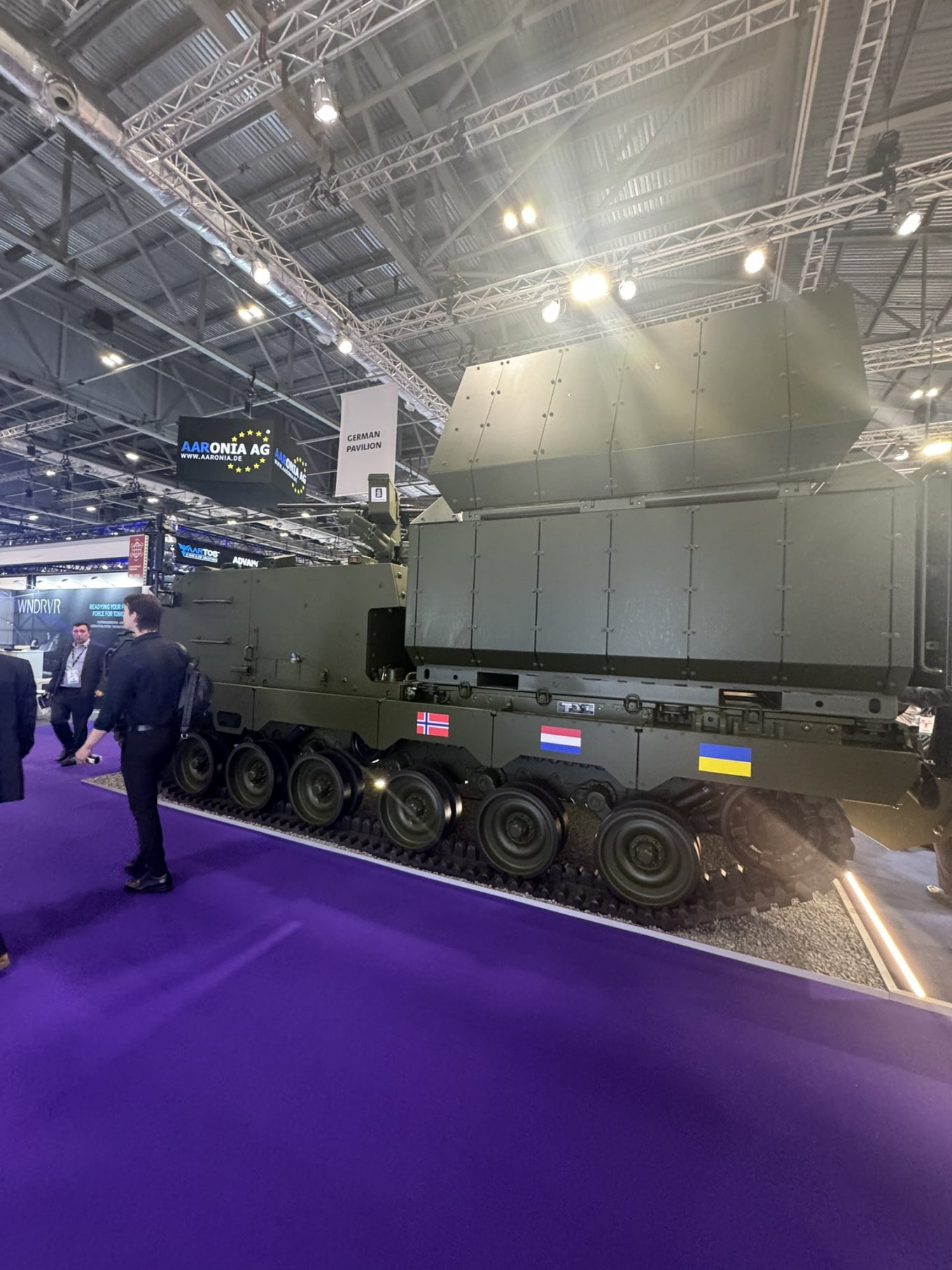 Самохідний міномет MWS120 Ragnarok на гусеничному шасі ACSV G5 на DSEI 2025