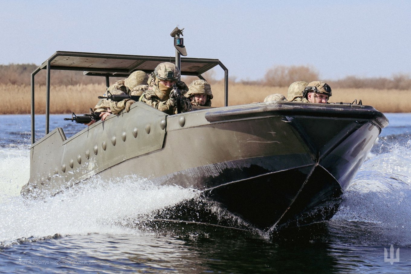 Українські морпіхи на моторному човні