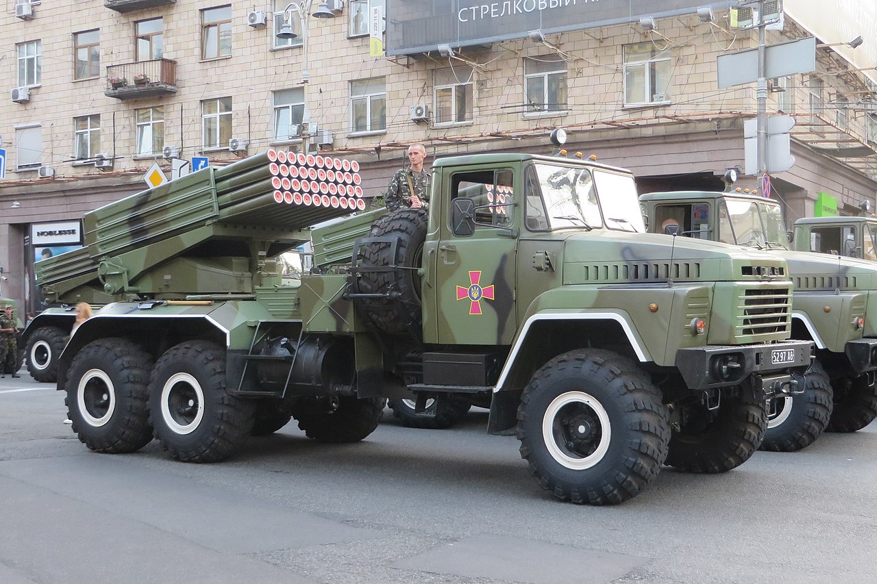 Бастіон-1 версія РСЗВ БМ-21 Град на шасі КрАЗ-6322 під час військового параду у 2014 році