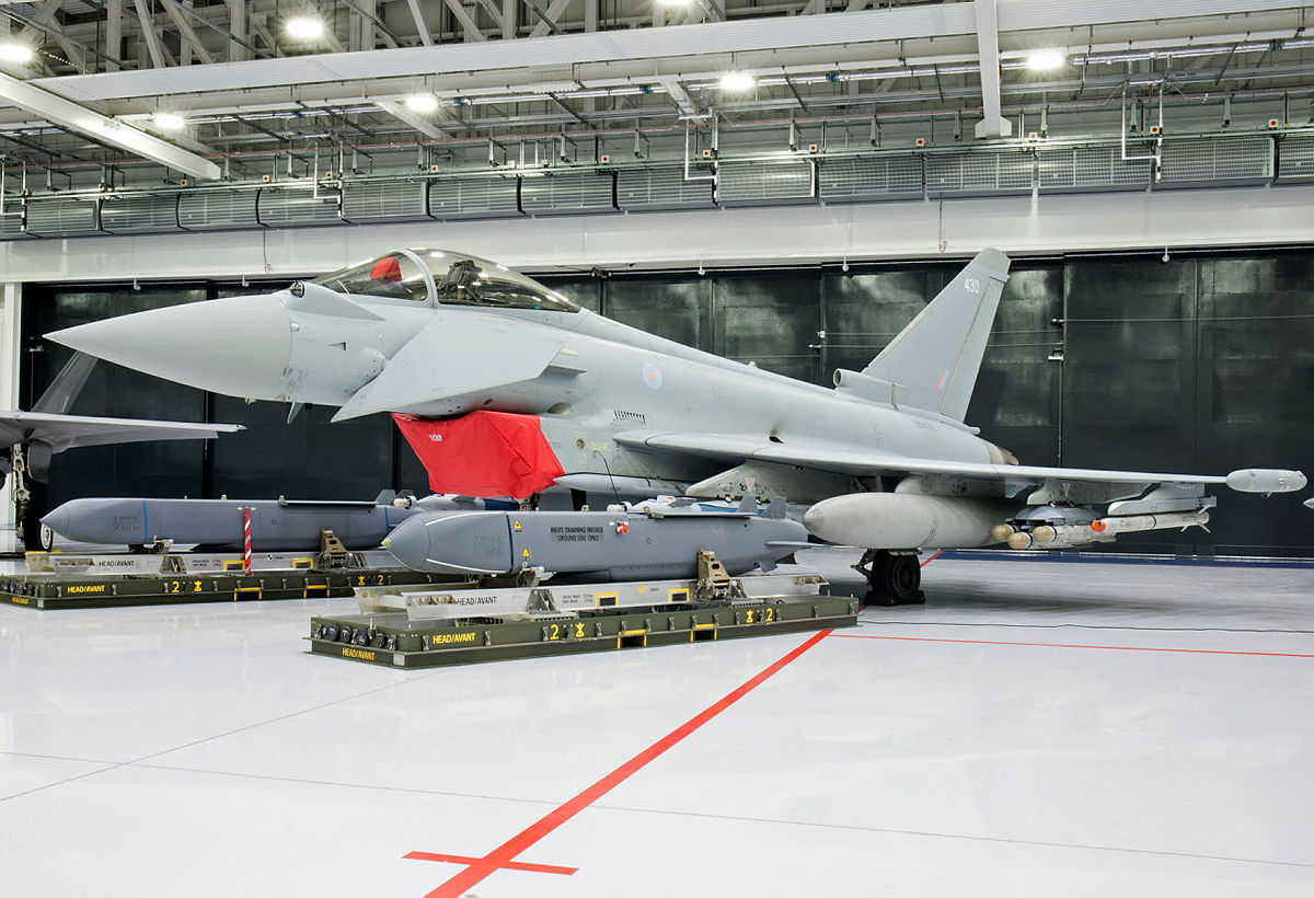 Британський Eurofighter Typhoon з крилатими ракетами Storm Shadow, Defense Express