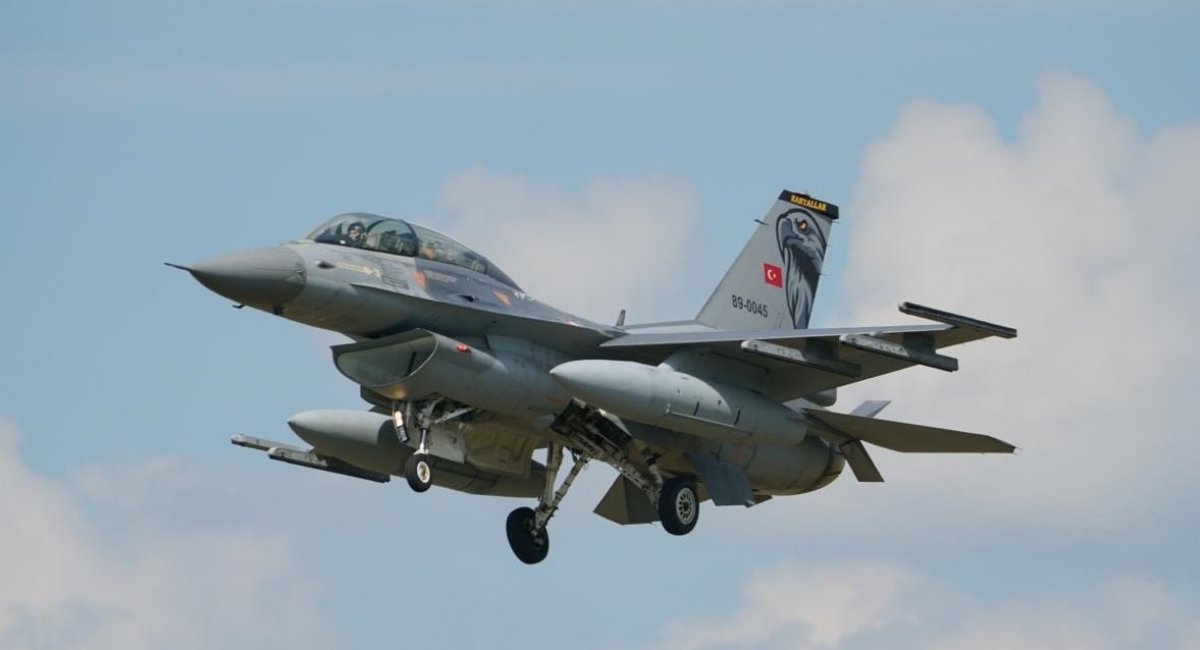 Турецький винищувач F-16. Фото: 22 авіабаза Мальборк, Defense Express