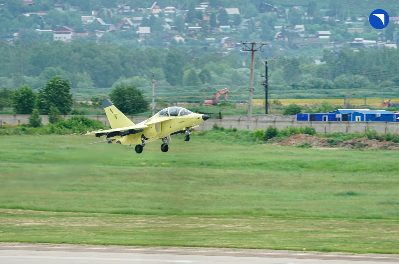літак Як-130М РФ