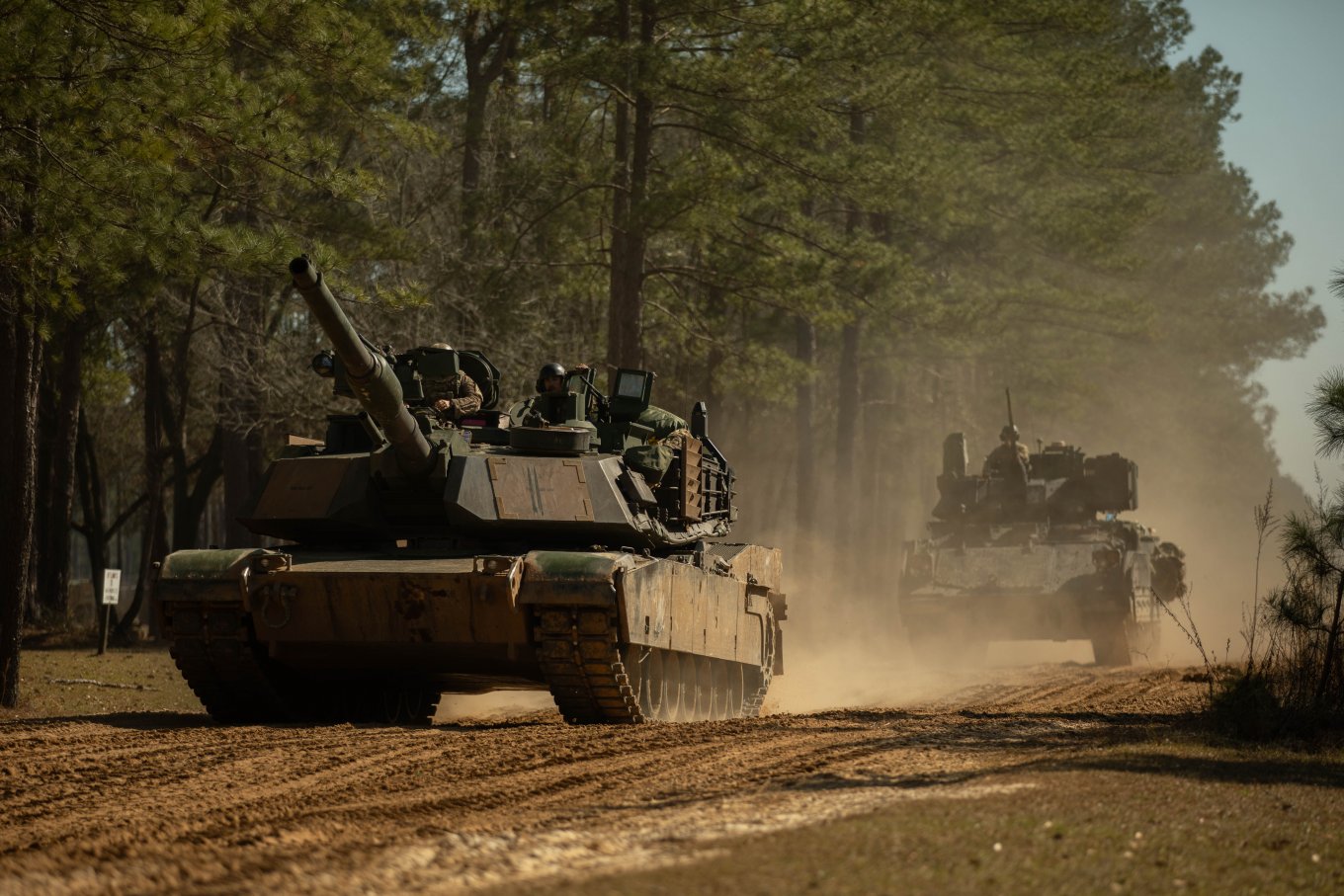 M1A2 Abrams M2A4 Bradley