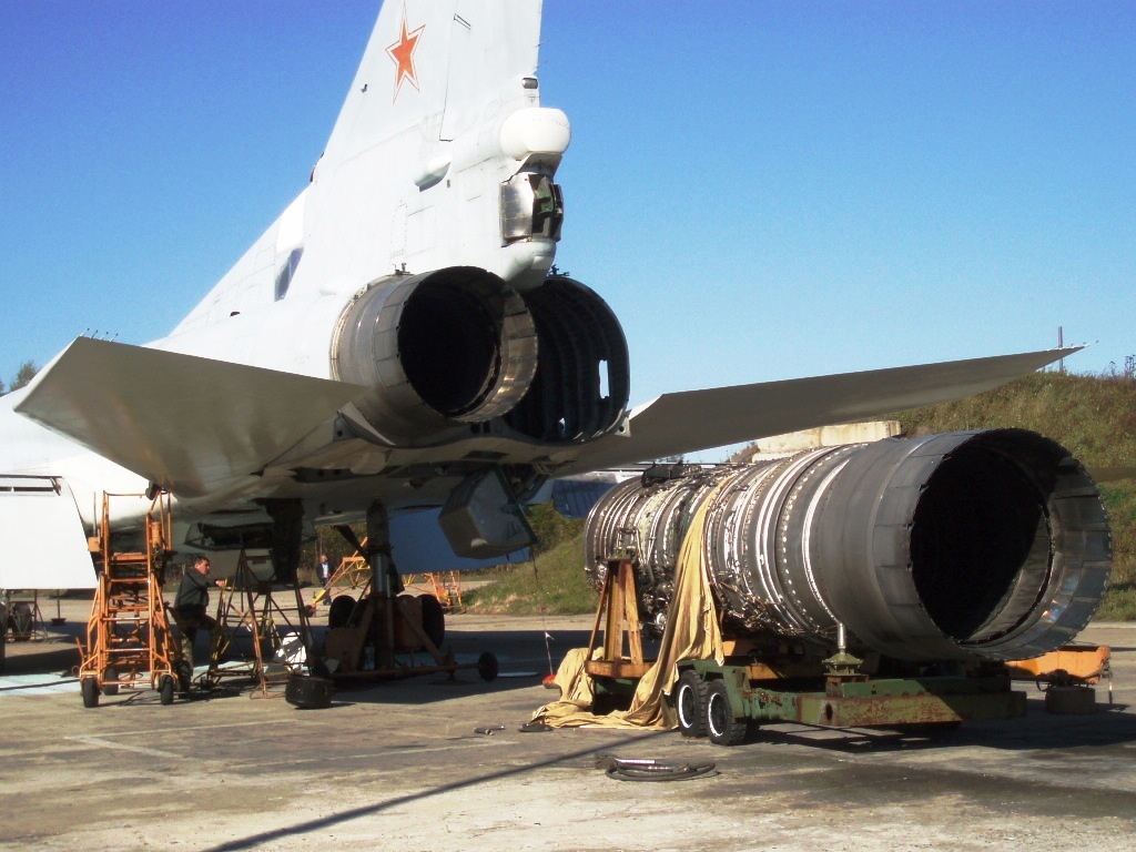 Ту-22М3 із турбореактивним двигуном НК-25