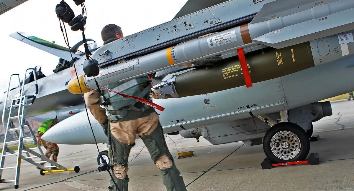 Норвезький F-16 з ракетою 