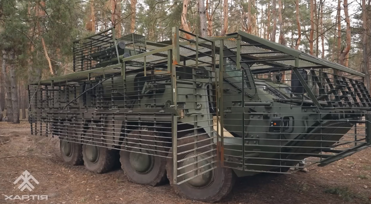 Приклад з БТР-4Е НГУ з протидроновим захистом