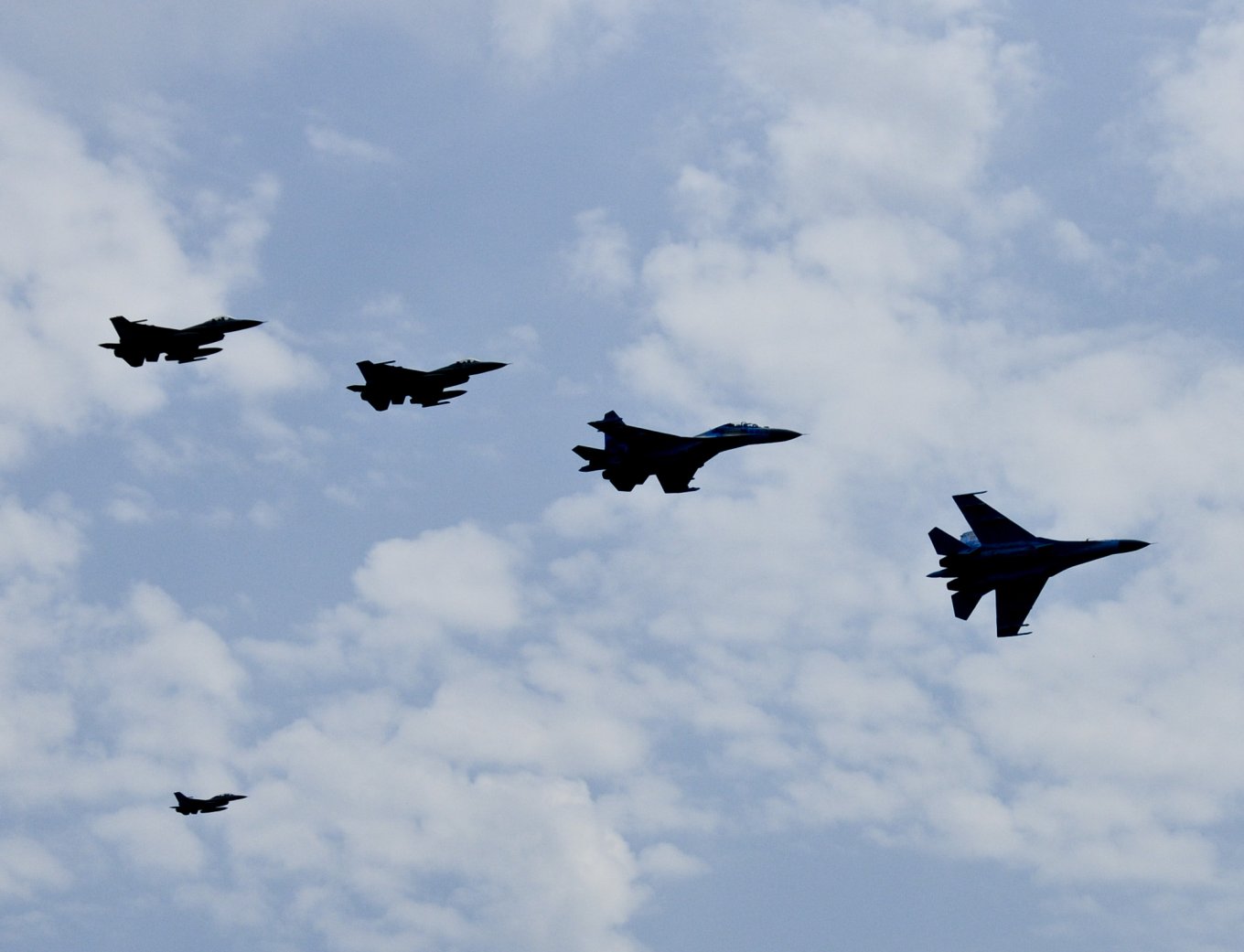 Су-27 Повітряних сил та F-16 Нацгвардії США у небі України у 2011 році