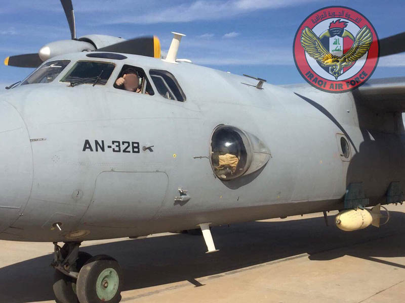 Транспортний літак Ан-32Б ВПС Іраку з підвішеною бомбою